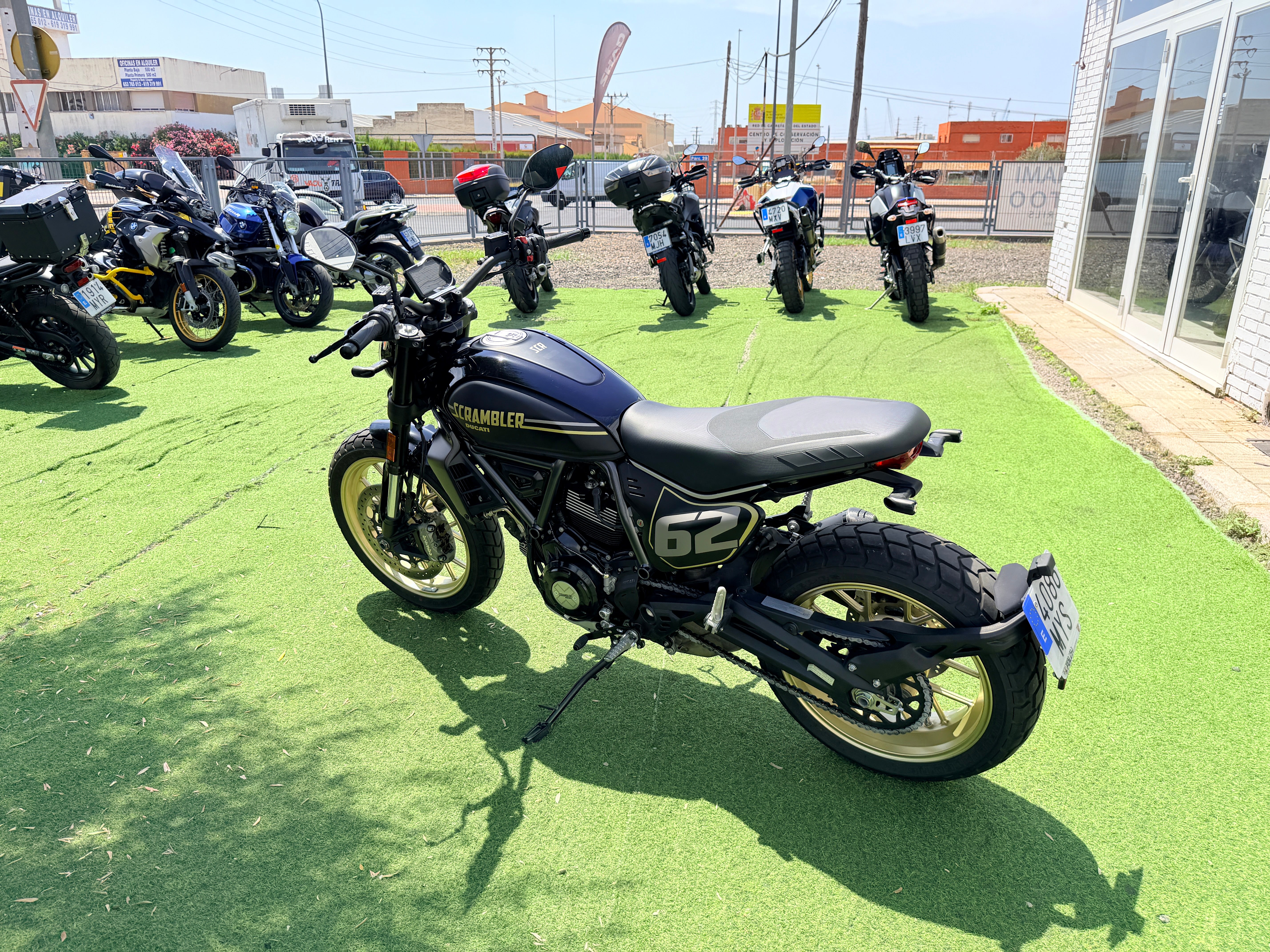 DUCATI SCRAMBLER FULL THROTTLE