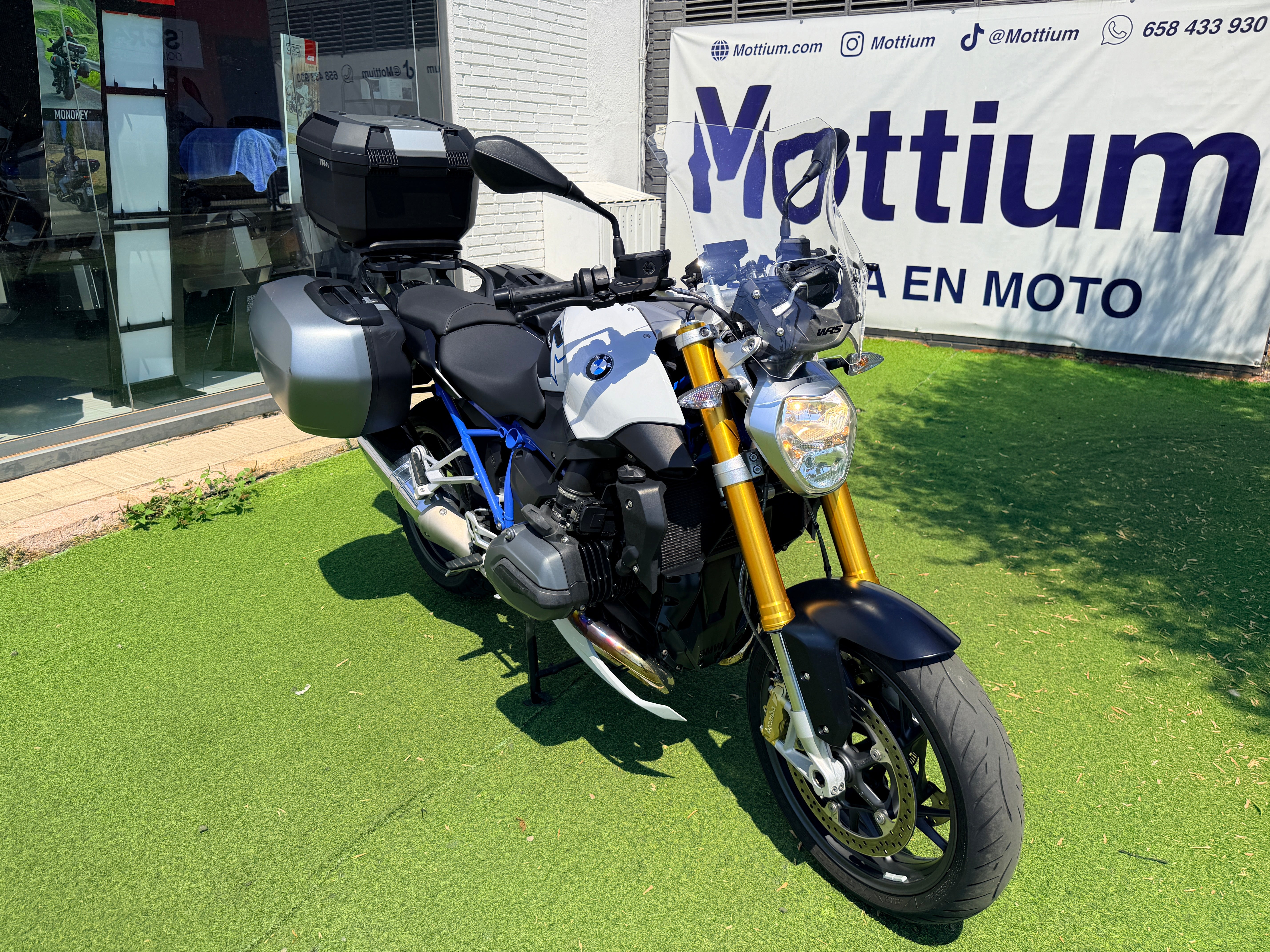 BMW R1200R