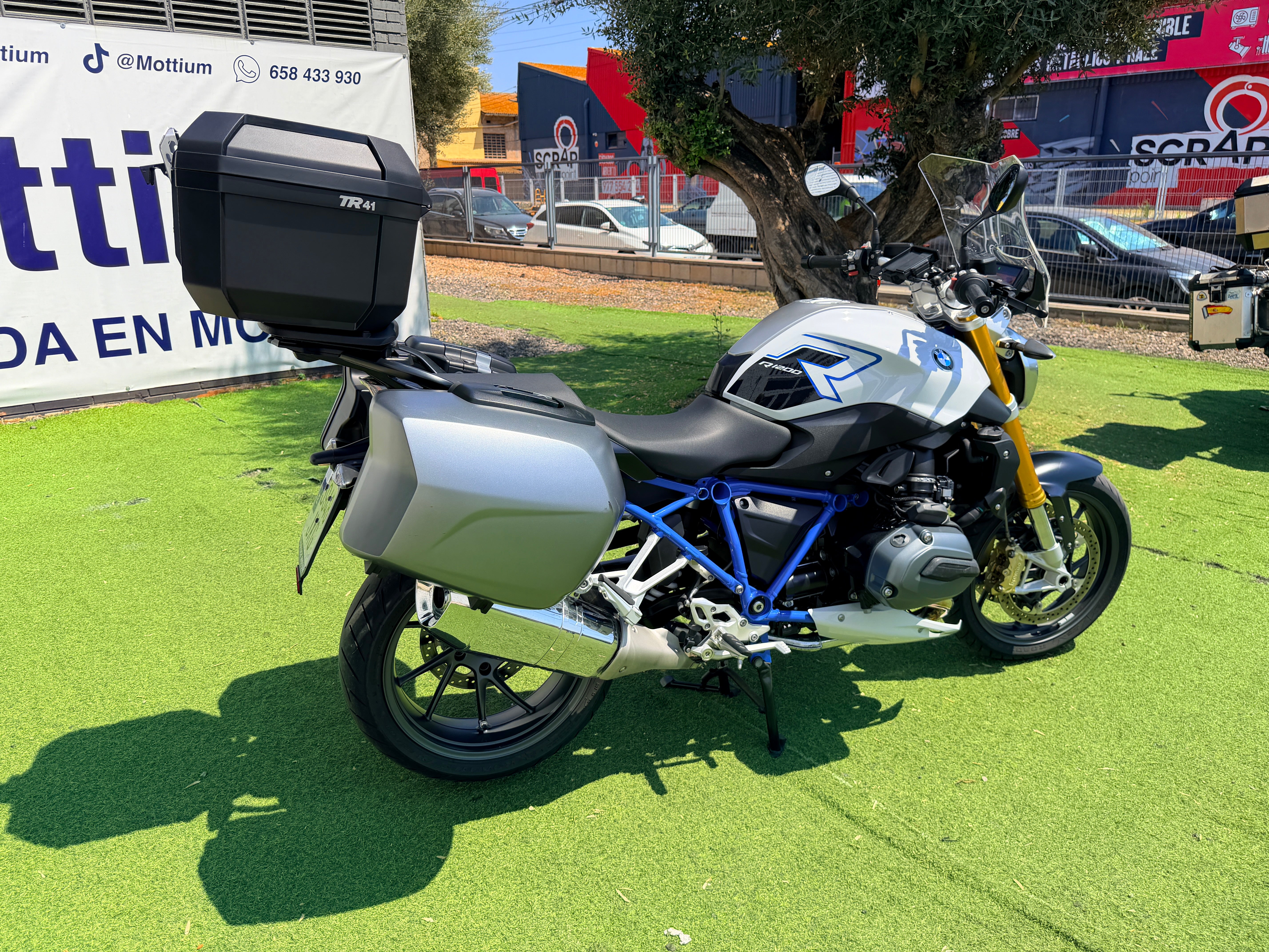 BMW R1200R