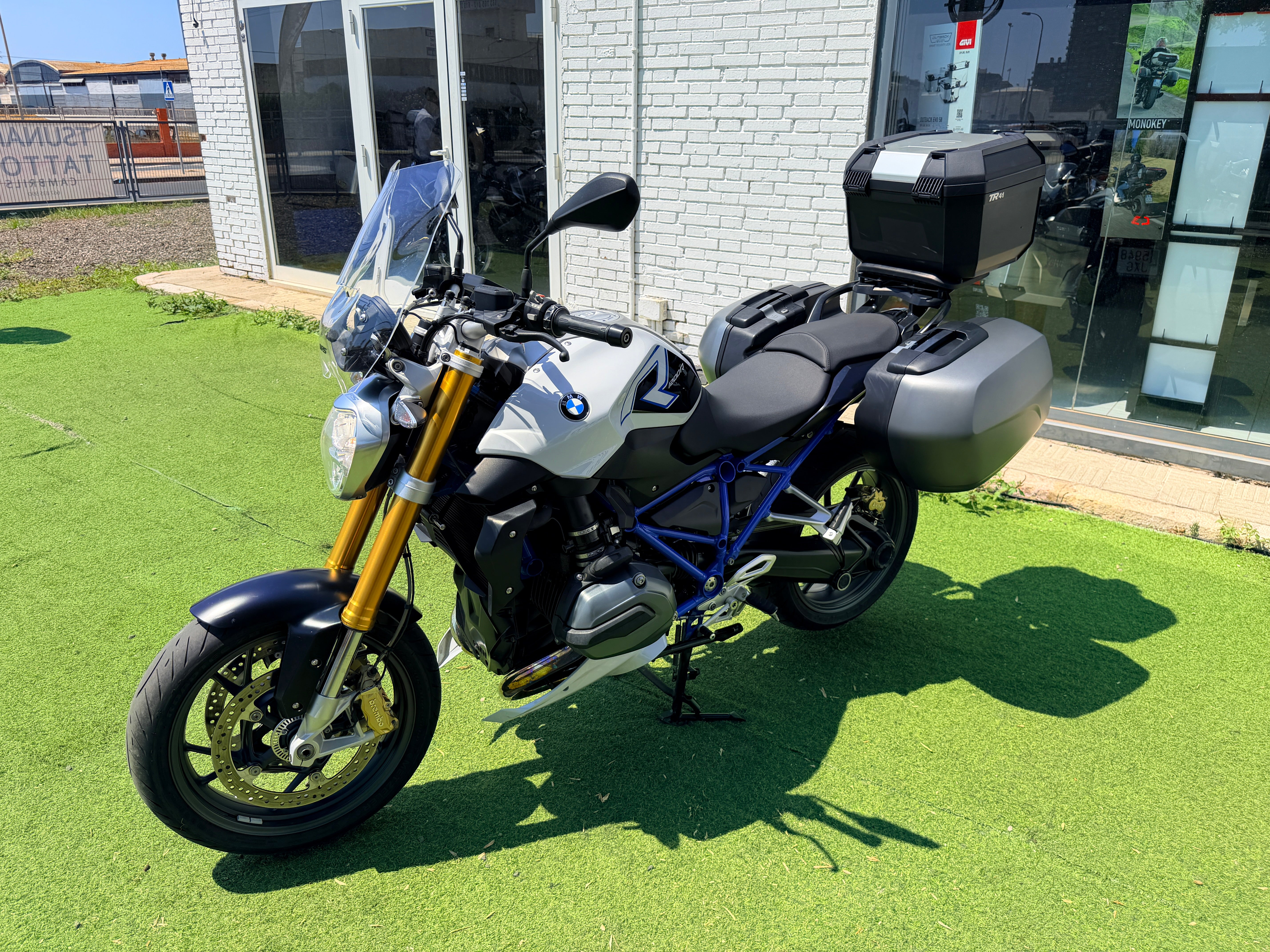 BMW R1200R