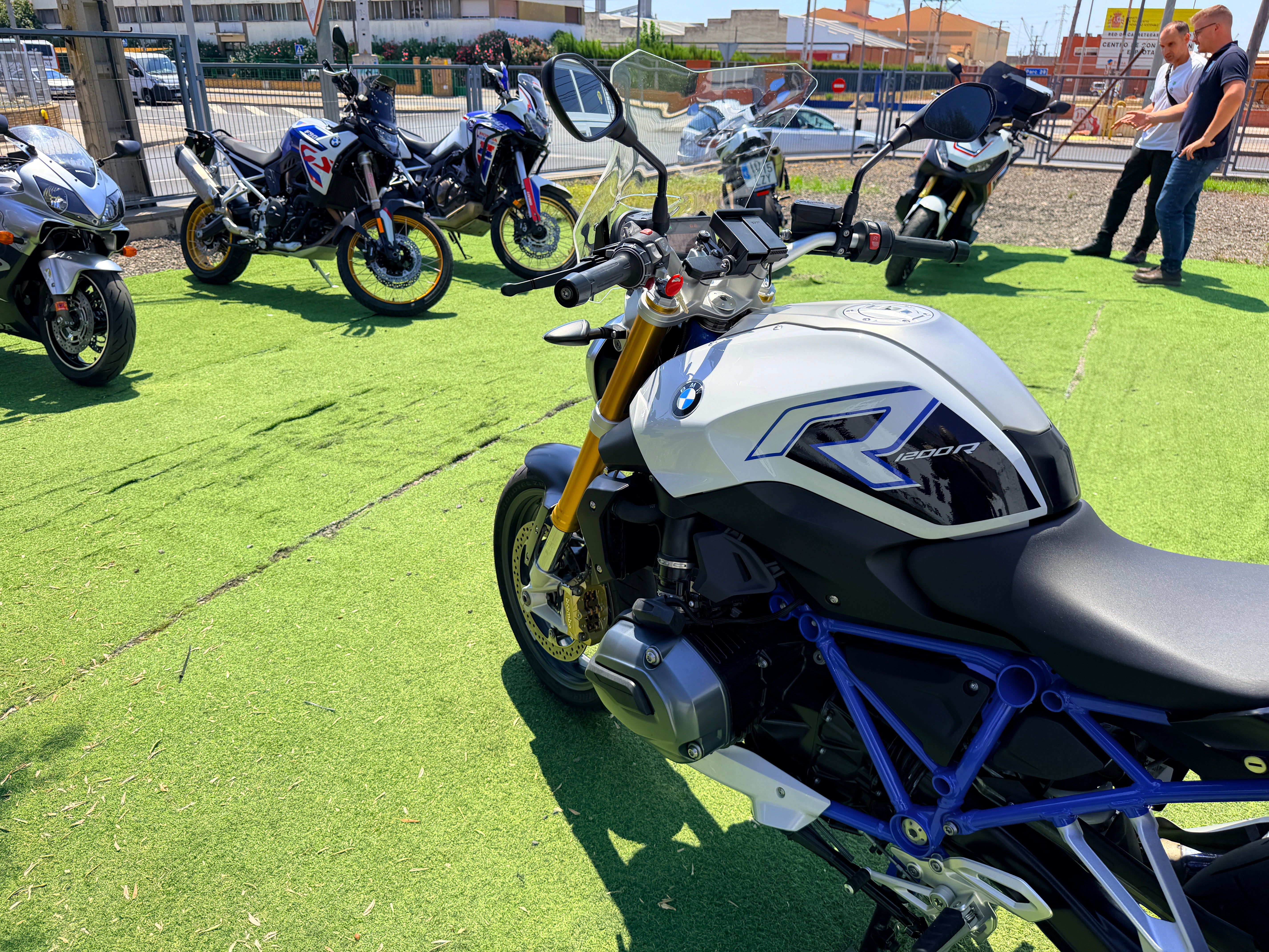 BMW R1200R