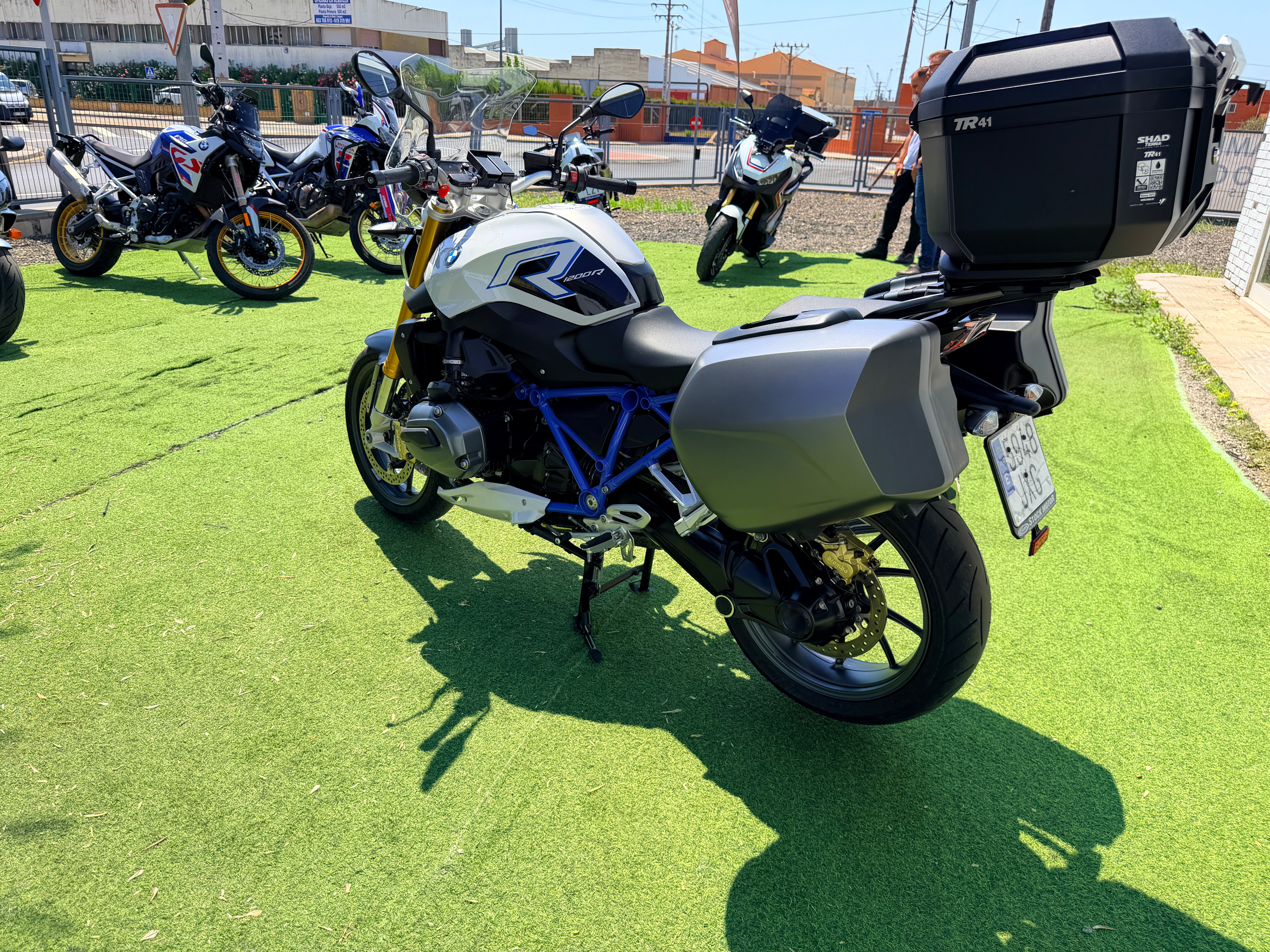 BMW R1200R