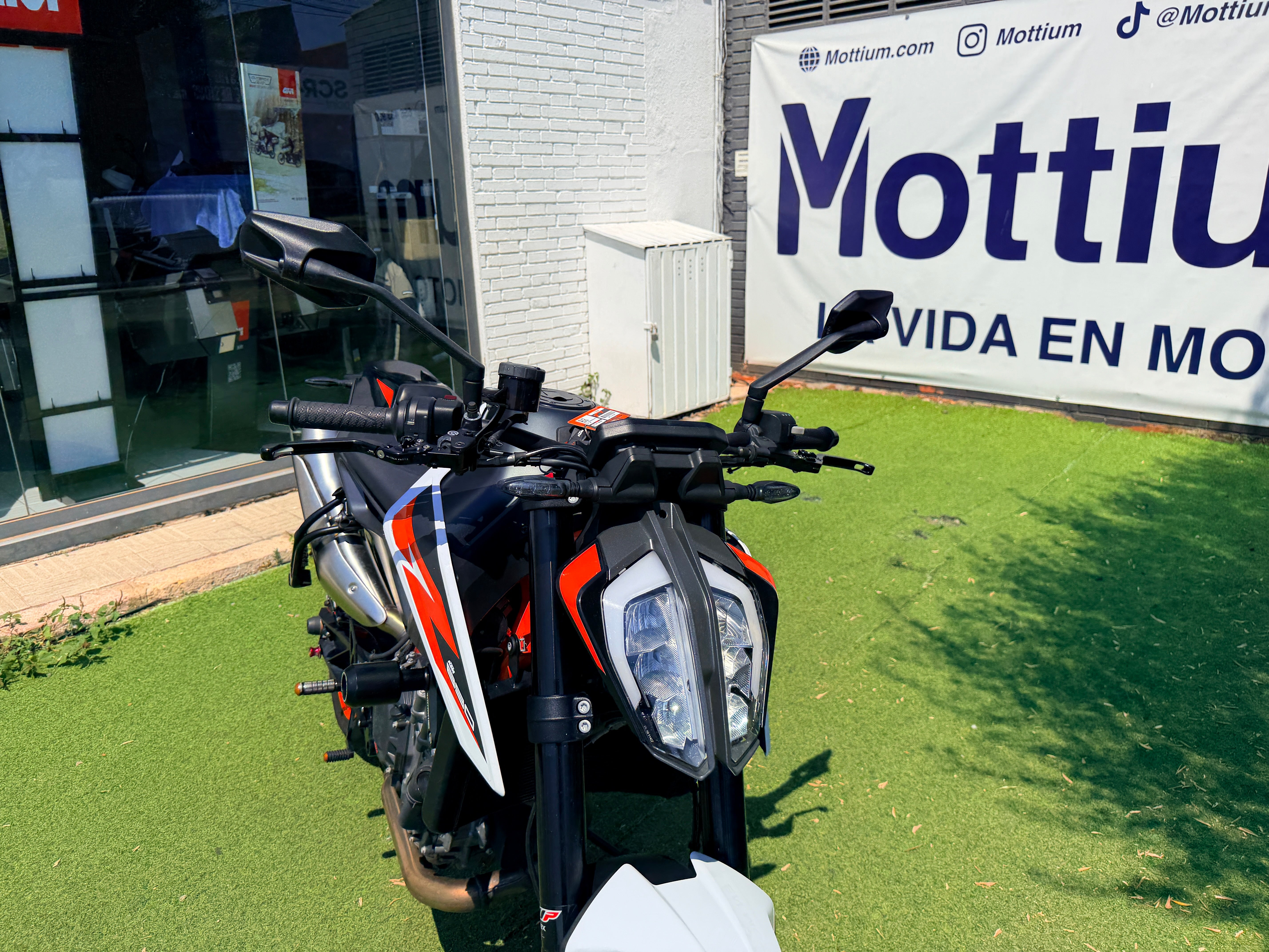 KTM 890 DUKE R