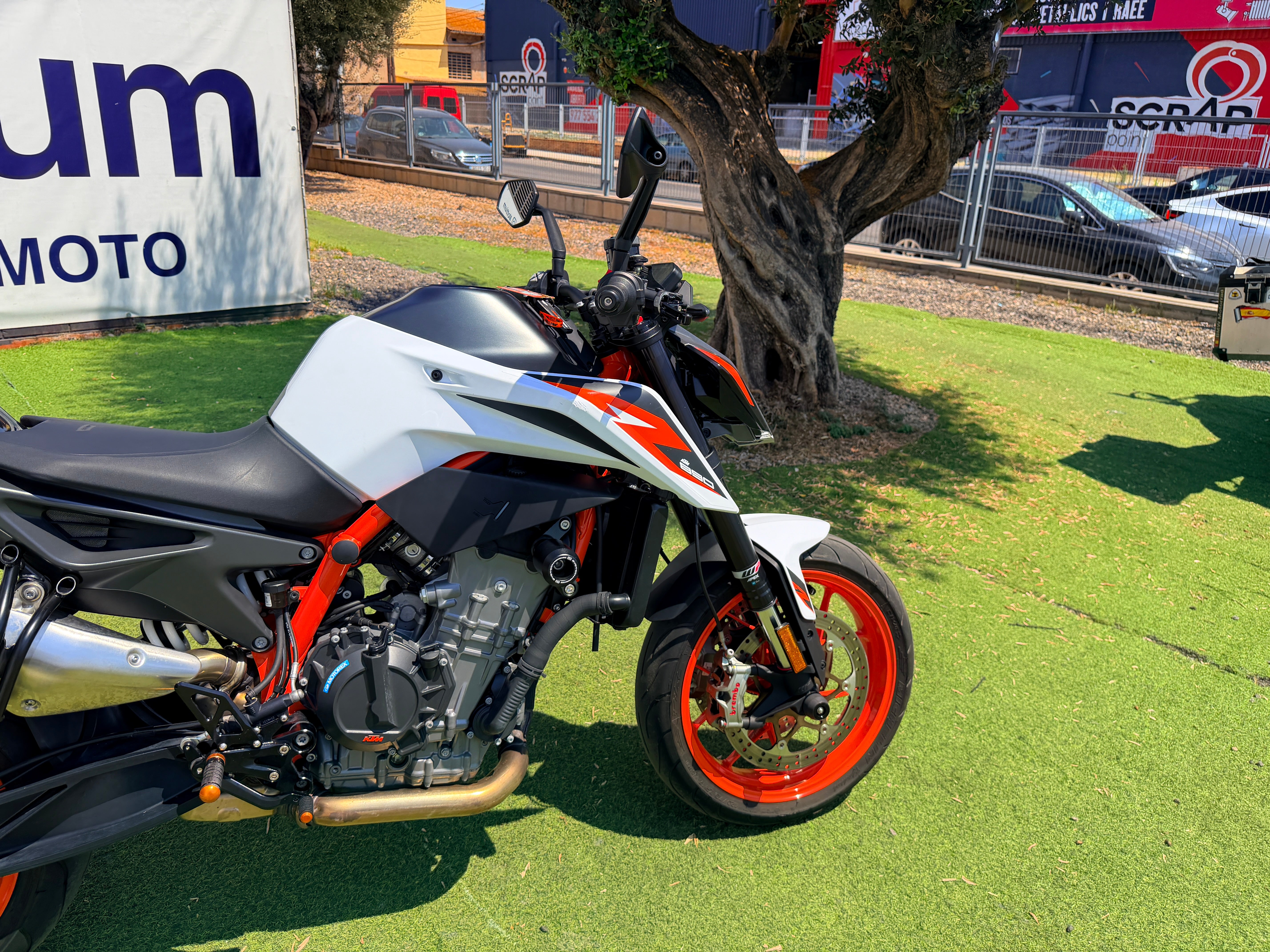 KTM 890 DUKE R