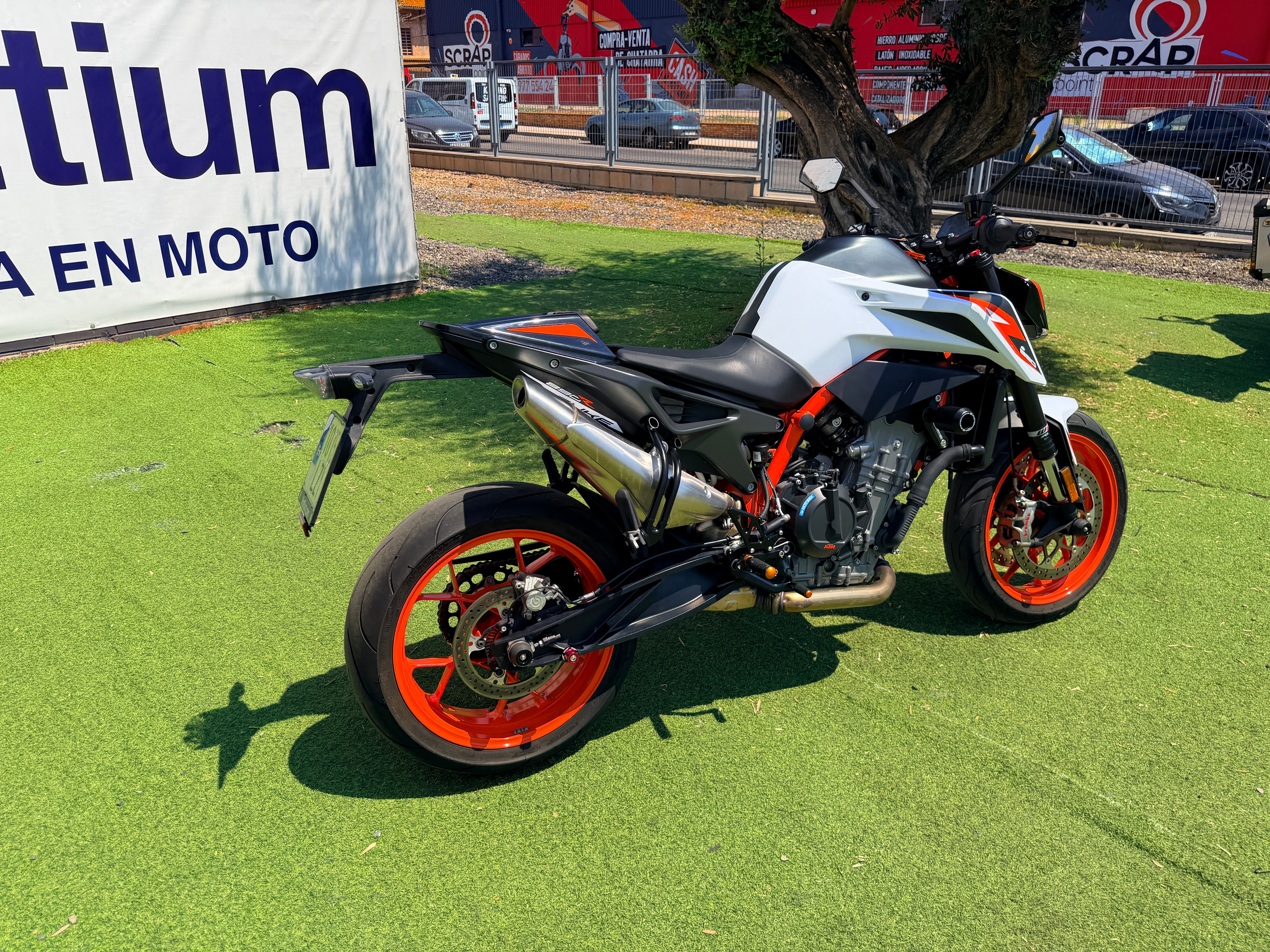 KTM 890 DUKE R